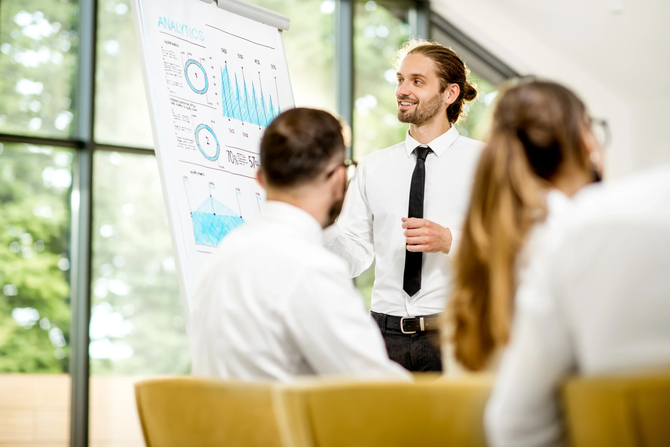Fundamentals of building and marketing digital courses